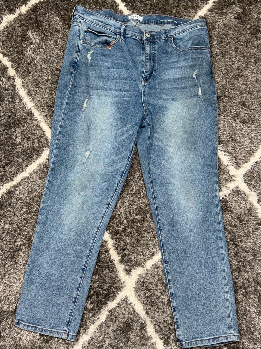 Size 16 Nicole Miller Soho Skinny High Rise Crop Light Blue Distressed Jean